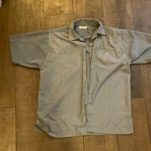 Men’s Grey Chereskin Button-up Shirt Short Sleeve Medium.